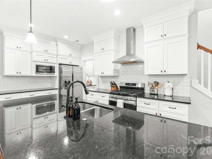 509 Sweet Birch Park Lane, Black Mountain, NC 28711.  MLS# CAR4359166, YatesRealty ID 9169. 