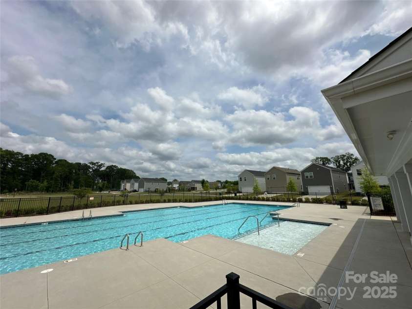 533 Cedar Knoll Circle, Pineville, NC 28134.  MLS# CAR4243023, YatesRealty ID 9171. Community Pool and Cabana