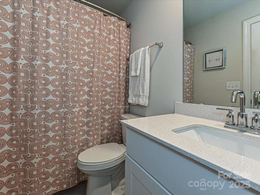 533 Cedar Knoll Circle, Pineville, NC 28134.  MLS# CAR4243023, YatesRealty ID 9171. Hall Bath