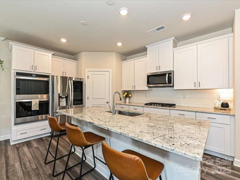 533 Cedar Knoll Circle, Pineville, NC 28134.  MLS# CAR4243023, YatesRealty ID 9171. Kitchen