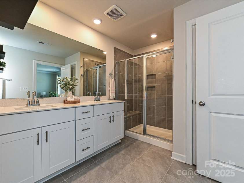 533 Cedar Knoll Circle, Pineville, NC 28134.  MLS# CAR4243023, YatesRealty ID 9171. Primary Bathroom