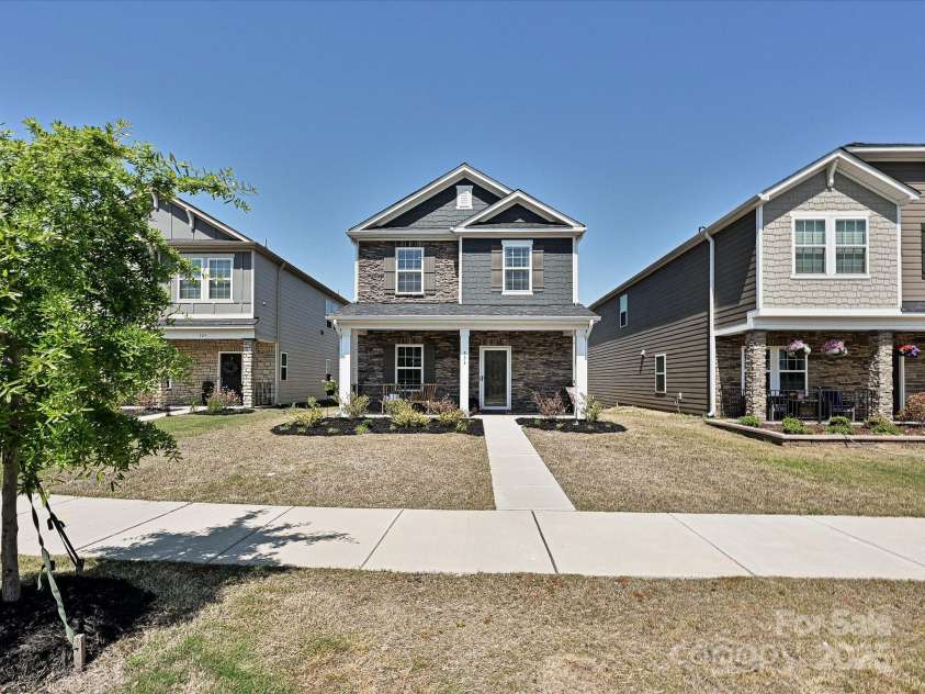 533 Cedar Knoll Circle, Pineville, NC 28134.  MLS# CAR4243023, YatesRealty ID 9171. Welcome Home!