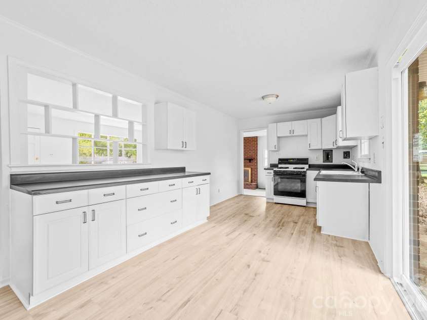 785 Rabun Lane, Rock Hill, SC 29730.  MLS# CAR4363958, YatesRealty ID 9171. Kitchen
