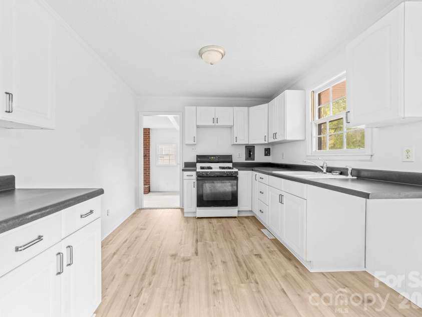 785 Rabun Lane, Rock Hill, SC 29730.  MLS# CAR4363958, YatesRealty ID 9171. Kitchen