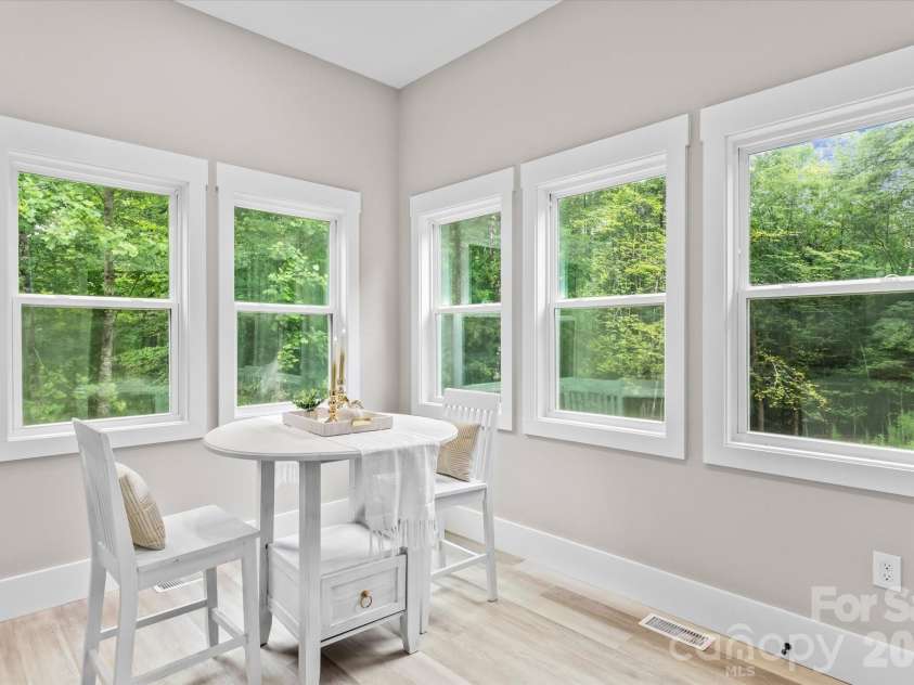 4435 Cornett Drive, Iron Station, NC 28080.  MLS# CAR4293184, YatesRealty ID 9172. Breakfast Nook