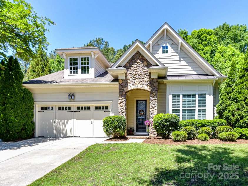 8708 Soaring Eagle Lane, Waxhaw, NC 28173.  MLS# CAR4247816, YatesRealty ID 9172. 