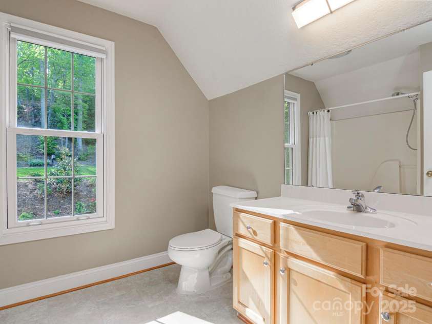 102 Galloway Drive, Asheville, NC 28803.  MLS# CAR4240371, YatesRealty ID 9173. 2nd Upstairs Bath