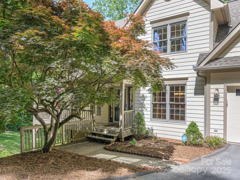 102 Galloway Drive, Asheville, NC 28803.  MLS# CAR4240371, YatesRealty ID 9173. 