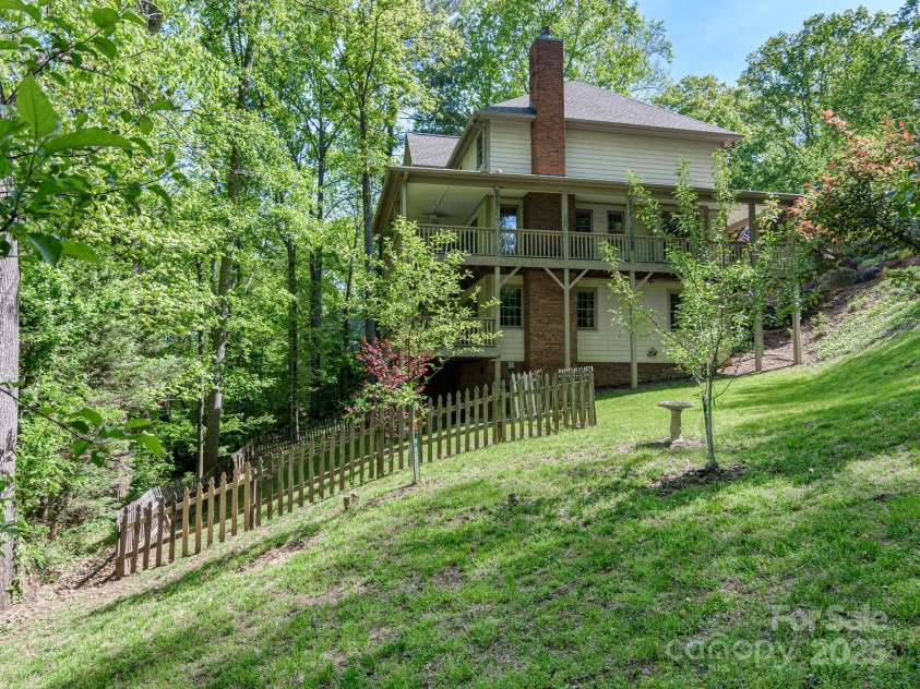 102 Galloway Drive, Asheville, NC 28803.  MLS# CAR4240371, YatesRealty ID 9173. 