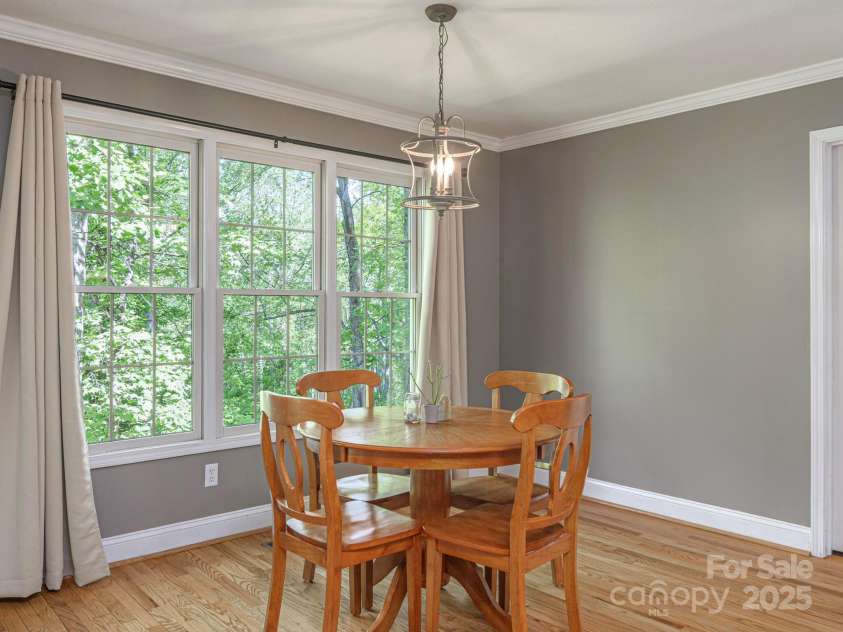 102 Galloway Drive, Asheville, NC 28803.  MLS# CAR4240371, YatesRealty ID 9173. Breakfast Nook