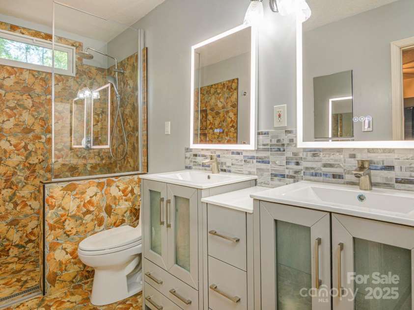 102 Galloway Drive, Asheville, NC 28803.  MLS# CAR4240371, YatesRealty ID 9173. Downstairs Full Bath