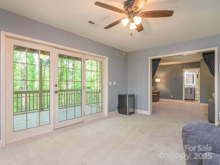 102 Galloway Drive, Asheville, NC 28803.  MLS# CAR4240371, YatesRealty ID 9173. Family Room
