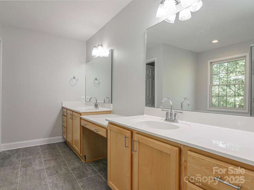 102 Galloway Drive, Asheville, NC 28803.  MLS# CAR4240371, YatesRealty ID 9173. Primary Bath