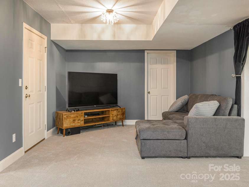 102 Galloway Drive, Asheville, NC 28803.  MLS# CAR4240371, YatesRealty ID 9173. Recreation Room