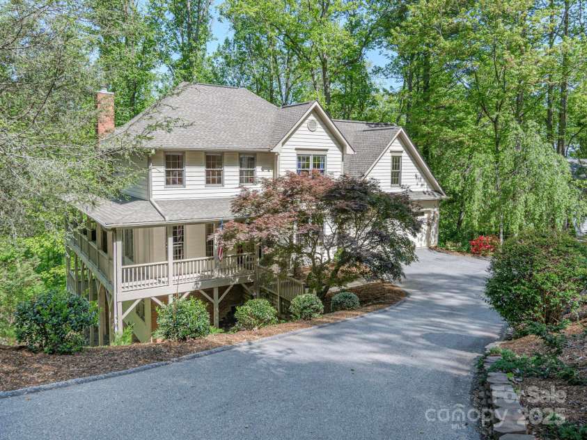 102 Galloway Drive, Asheville, NC 28803.  MLS# CAR4240371, YatesRealty ID 9173. Welcome to 102 Galloway Drive!