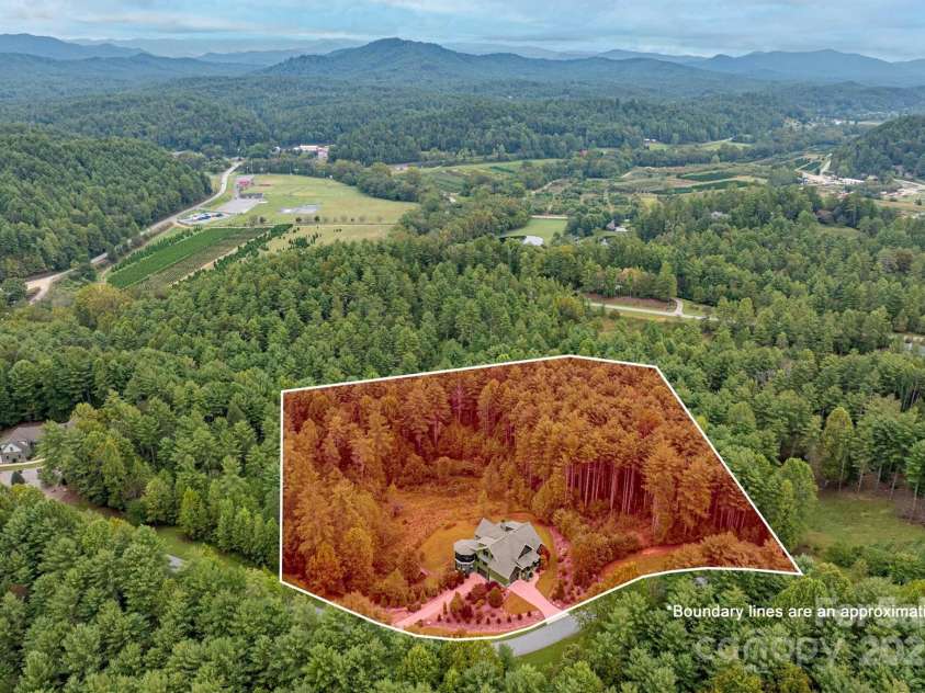5378 Oak Crest Lane, Lenoir, NC 28645.  MLS# CAR4307862, YatesRealty ID 9173. 