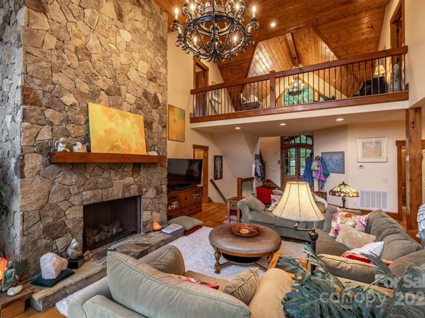 5378 Oak Crest Lane, Lenoir, NC 28645.  MLS# CAR4307862, YatesRealty ID 9173. 