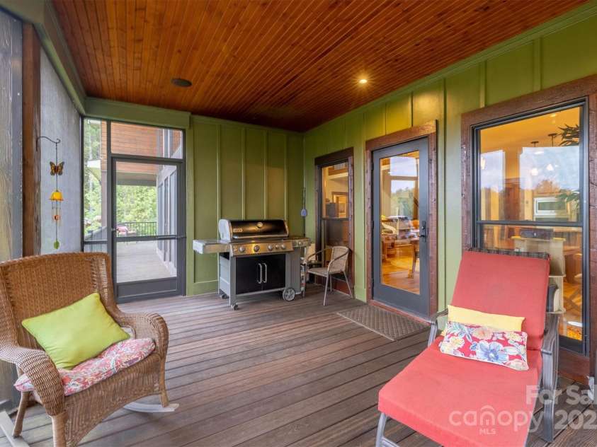 5378 Oak Crest Lane, Lenoir, NC 28645.  MLS# CAR4307862, YatesRealty ID 9173. 