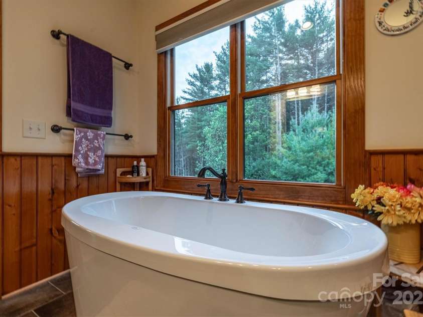 5378 Oak Crest Lane, Lenoir, NC 28645.  MLS# CAR4307862, YatesRealty ID 9173. 