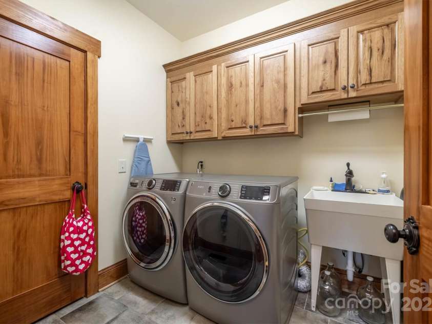 5378 Oak Crest Lane, Lenoir, NC 28645.  MLS# CAR4307862, YatesRealty ID 9173. 