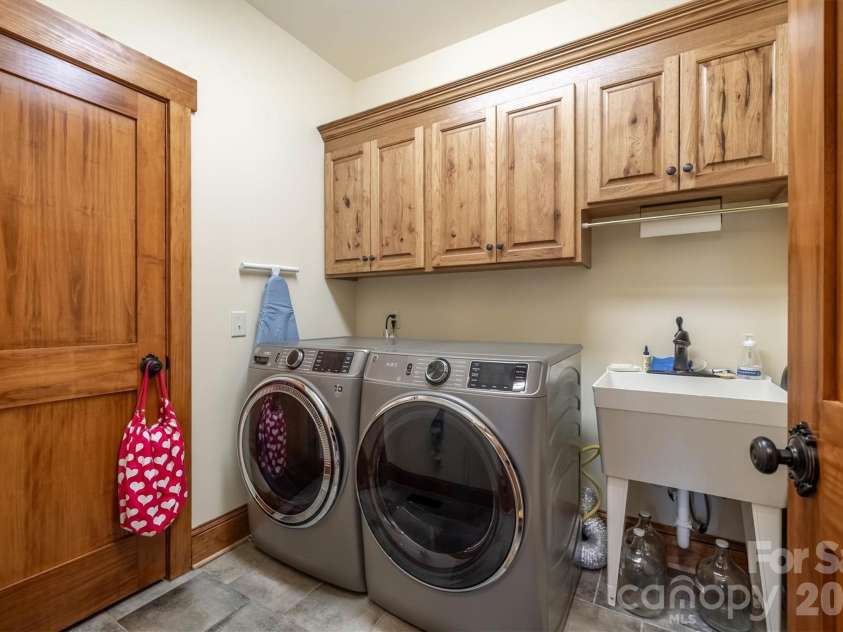 5378 Oak Crest Lane, Lenoir, NC 28645.  MLS# CAR4307862, YatesRealty ID 9173. 