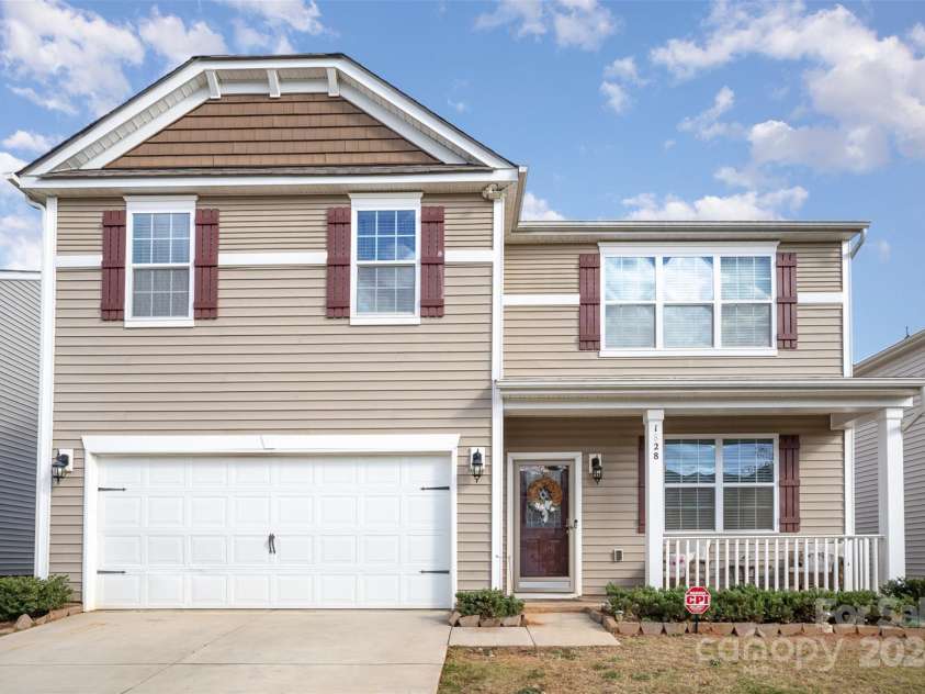 1628 Savory Lane, Charlotte, NC 28216.  MLS# CAR4199487, YatesRealty ID 9174. 