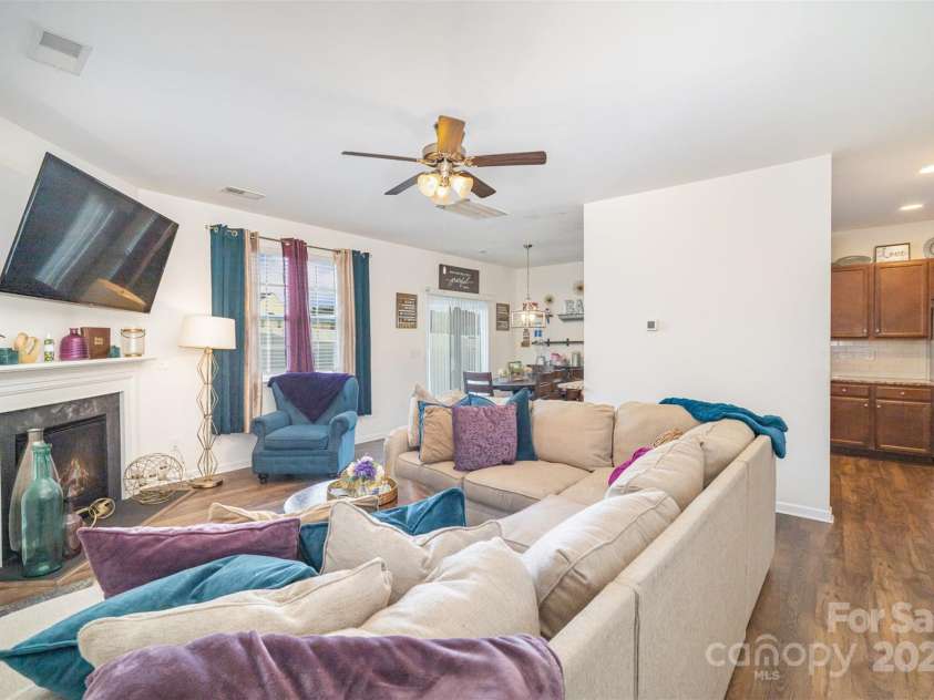 1628 Savory Lane, Charlotte, NC 28216.  MLS# CAR4199487, YatesRealty ID 9174. 