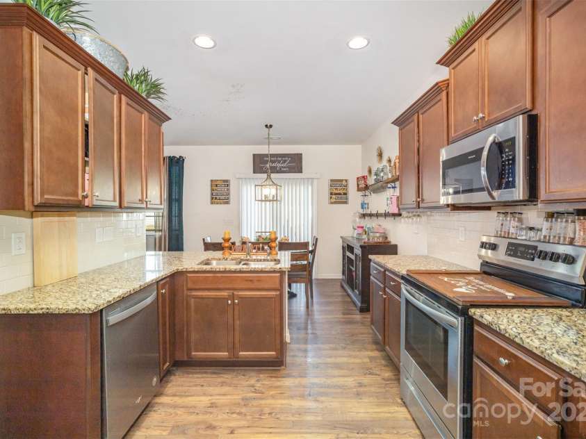 1628 Savory Lane, Charlotte, NC 28216.  MLS# CAR4199487, YatesRealty ID 9174. 