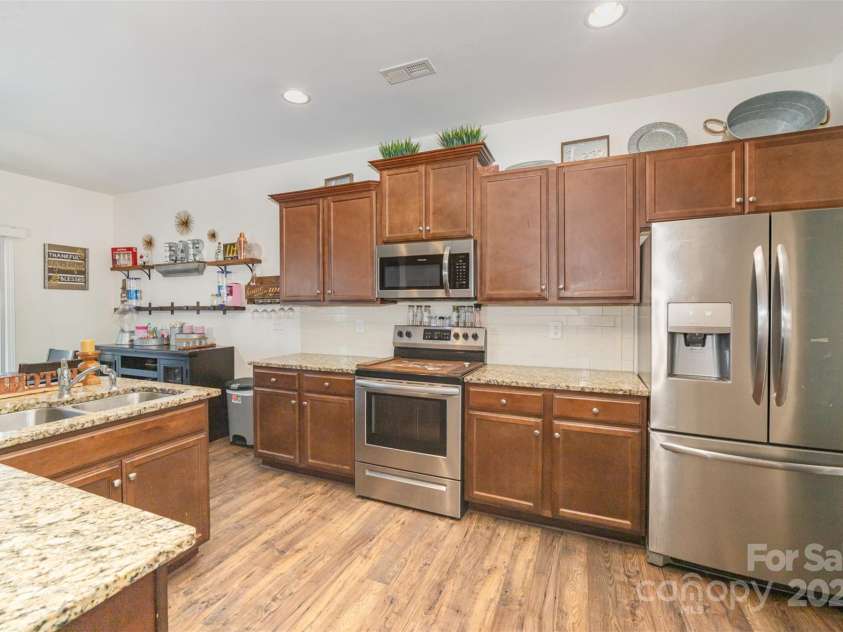 1628 Savory Lane, Charlotte, NC 28216.  MLS# CAR4199487, YatesRealty ID 9174. 