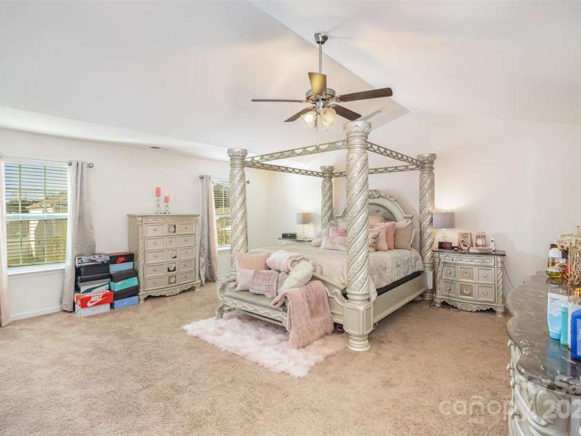 1628 Savory Lane, Charlotte, NC 28216.  MLS# CAR4199487, YatesRealty ID 9174. 