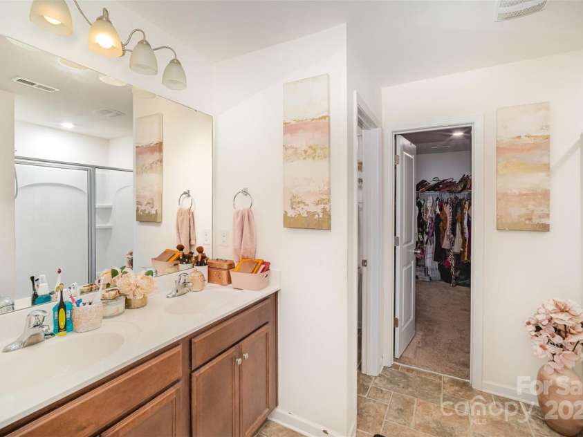 1628 Savory Lane, Charlotte, NC 28216.  MLS# CAR4199487, YatesRealty ID 9174. 