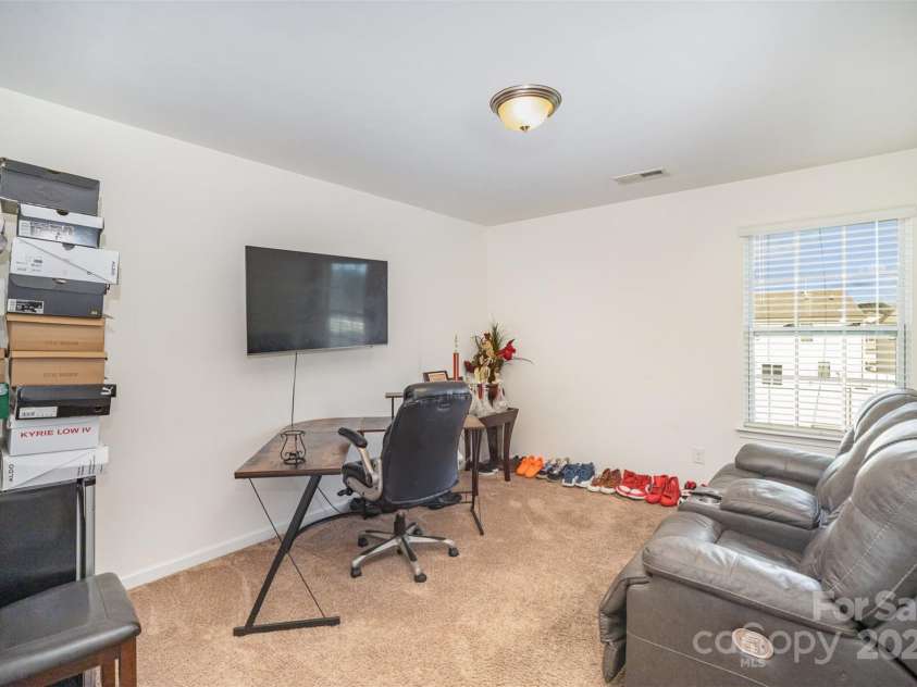 1628 Savory Lane, Charlotte, NC 28216.  MLS# CAR4199487, YatesRealty ID 9174. 
