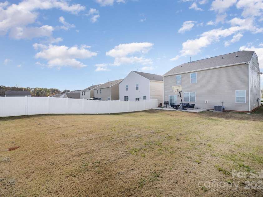 1628 Savory Lane, Charlotte, NC 28216.  MLS# CAR4199487, YatesRealty ID 9174. 