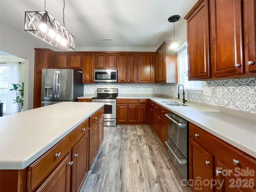 2005 Blue Iris Drive, Matthews, NC 28104.  MLS# CAR4350596, YatesRealty ID 9174. 