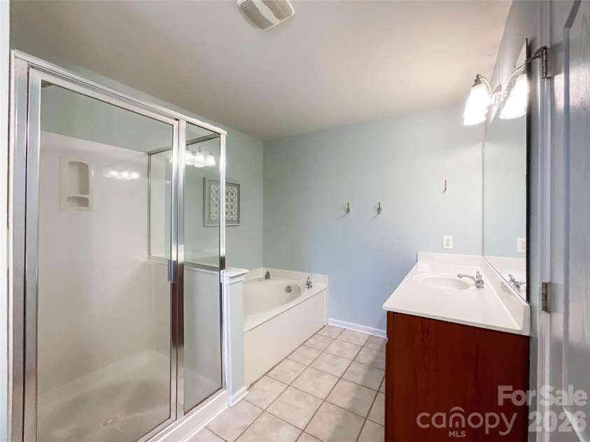 2005 Blue Iris Drive, Matthews, NC 28104.  MLS# CAR4350596, YatesRealty ID 9174. 