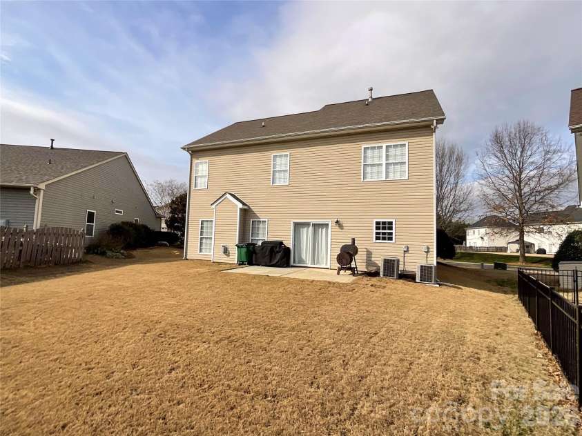 2005 Blue Iris Drive, Matthews, NC 28104.  MLS# CAR4350596, YatesRealty ID 9174. 
