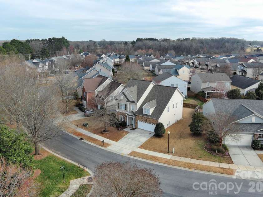 2005 Blue Iris Drive, Matthews, NC 28104.  MLS# CAR4350596, YatesRealty ID 9174. 