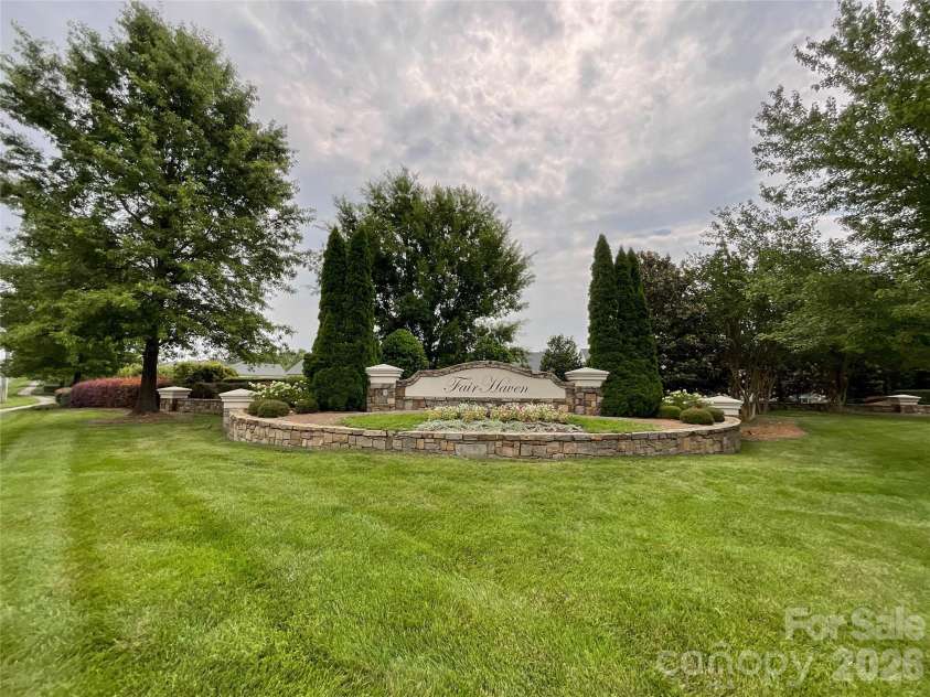 2005 Blue Iris Drive, Matthews, NC 28104.  MLS# CAR4350596, YatesRealty ID 9174. 