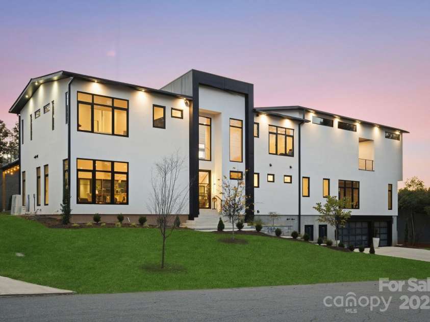 2804 Shenandoah Avenue, Charlotte, NC 28205.  MLS# CAR4321952, YatesRealty ID 918. Front street view. 