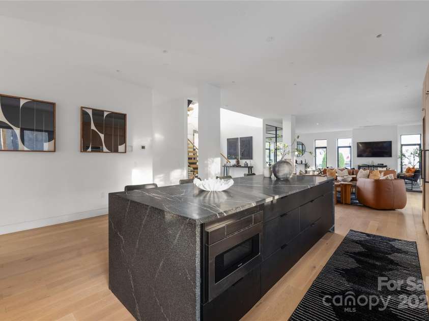 2804 Shenandoah Avenue, Charlotte, NC 28205.  MLS# CAR4321952, YatesRealty ID 918. Kitchen.