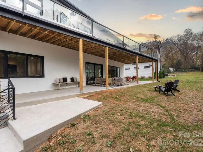 2804 Shenandoah Avenue, Charlotte, NC 28205.  MLS# CAR4321952, YatesRealty ID 918. Main-level rear patio. 