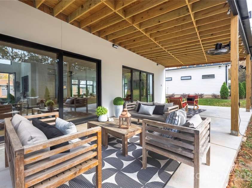 2804 Shenandoah Avenue, Charlotte, NC 28205.  MLS# CAR4321952, YatesRealty ID 918. Main-level rear patio. 