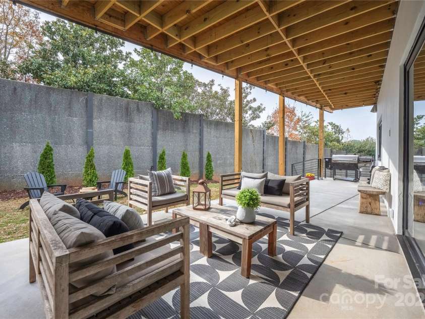 2804 Shenandoah Avenue, Charlotte, NC 28205.  MLS# CAR4321952, YatesRealty ID 918. Main-level rear patio. 
