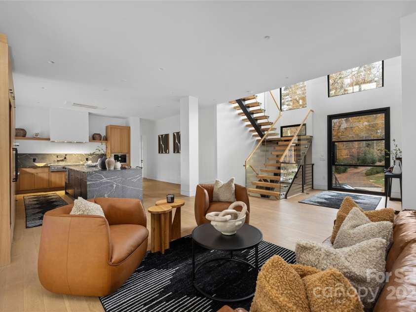 2804 Shenandoah Avenue, Charlotte, NC 28205.  MLS# CAR4321952, YatesRealty ID 918. Main level sitting area and kitchen.