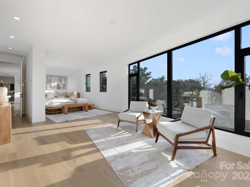 2804 Shenandoah Avenue, Charlotte, NC 28205.  MLS# CAR4321952, YatesRealty ID 918. Primary suite. 