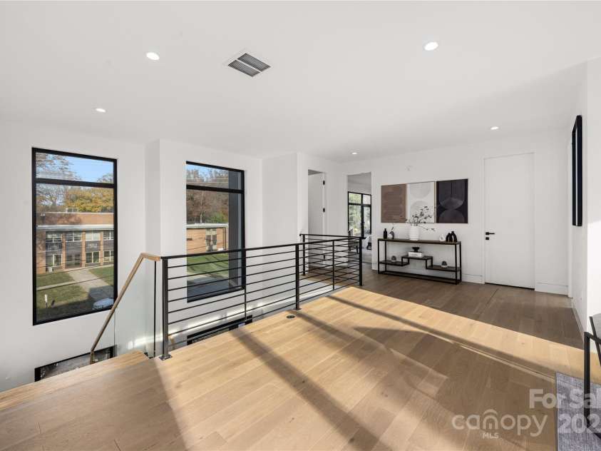 2804 Shenandoah Avenue, Charlotte, NC 28205.  MLS# CAR4321952, YatesRealty ID 918. Upper-level landing.