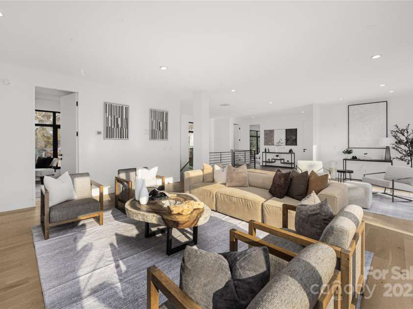 2804 Shenandoah Avenue, Charlotte, NC 28205.  MLS# CAR4321952, YatesRealty ID 918. Upper-level living area. 