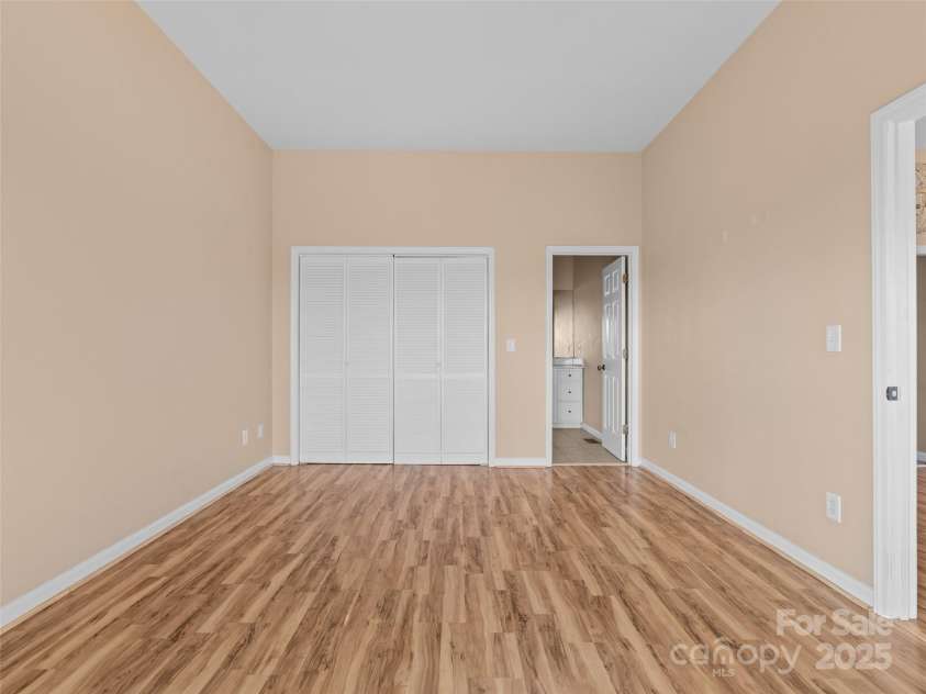 516 Windswept Drive, Asheville, NC 28801.  MLS# CAR4220340, YatesRealty ID 918. 