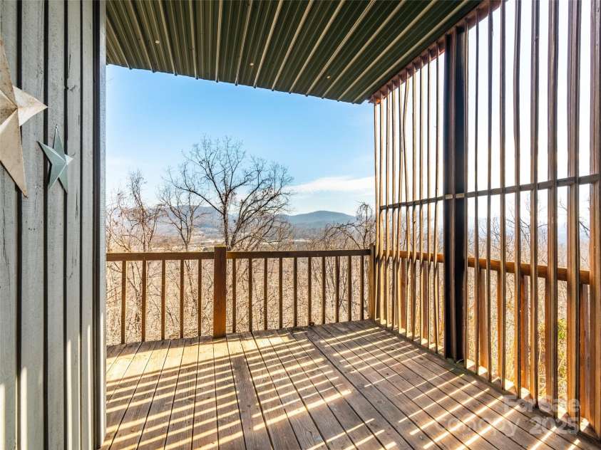 516 Windswept Drive, Asheville, NC 28801.  MLS# CAR4220340, YatesRealty ID 918. 