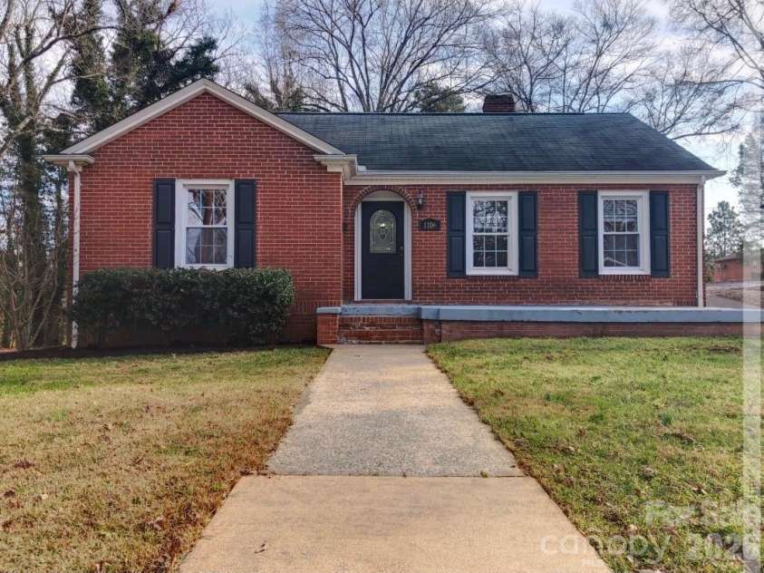 1106 8th Street, Hickory, NC 28601.  MLS# CAR4358898, YatesRealty ID 9180. 